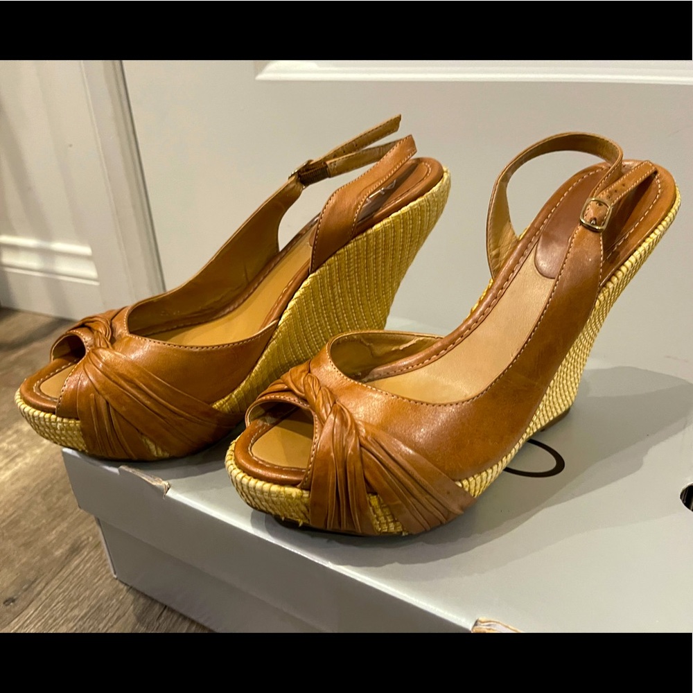Aldo Feodoiya espadrilles shoe in tan leather.
